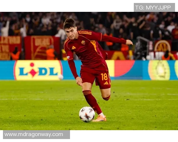 现役足球界12号球星盘点与实力分析